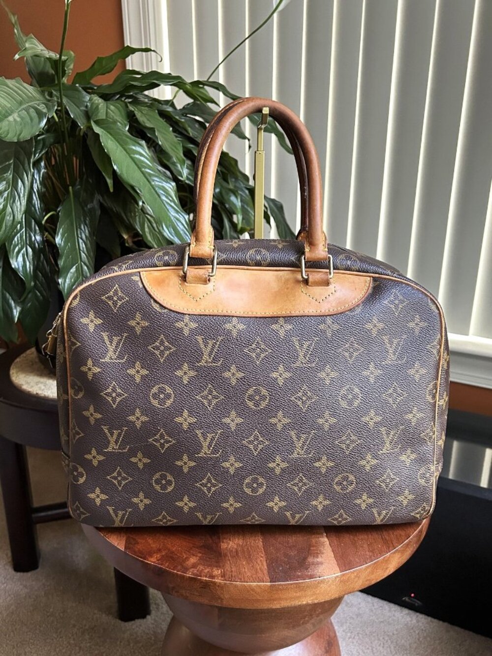 LOUIS VUITTON Monogram Deauville Tote Bag - Picture 4 of 15